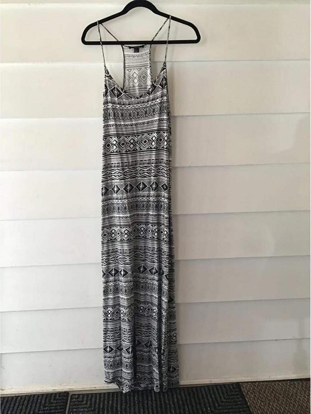 Forever 21 Patterned maxi Dress #156 - Picture 3 of 3